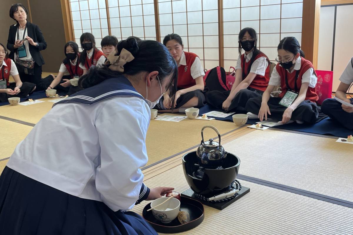 靜修中學參訪日本大阪金蘭會高校，學生體驗茶道