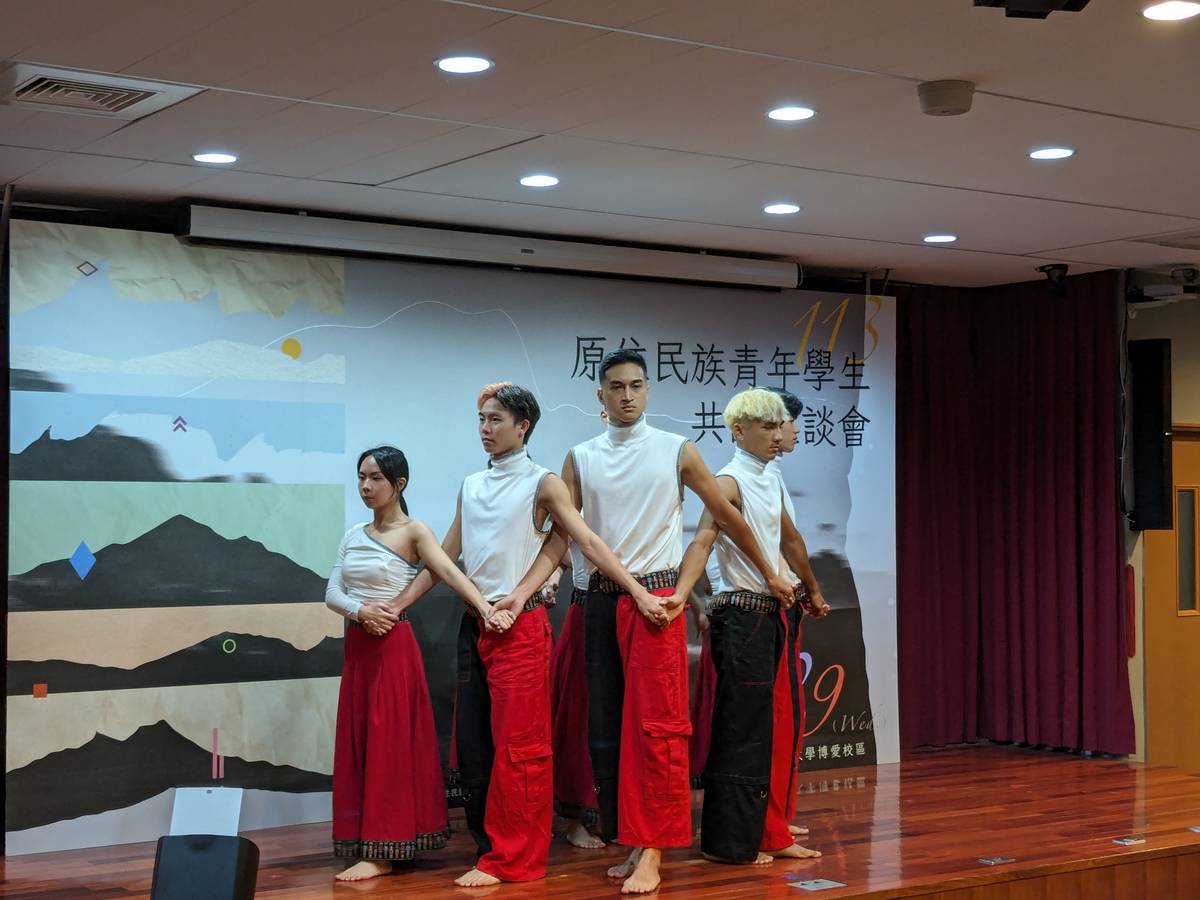 臺北市立大學原資中心學生帶來精采的傳統舞蹈和歌謠演出