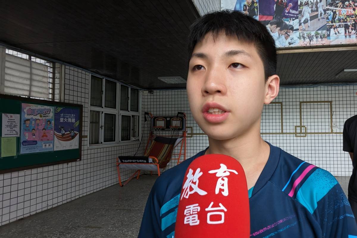 九年級程弘宇表示，心態調整和良好狀態是致勝關鍵，很開心為學校拿金牌

