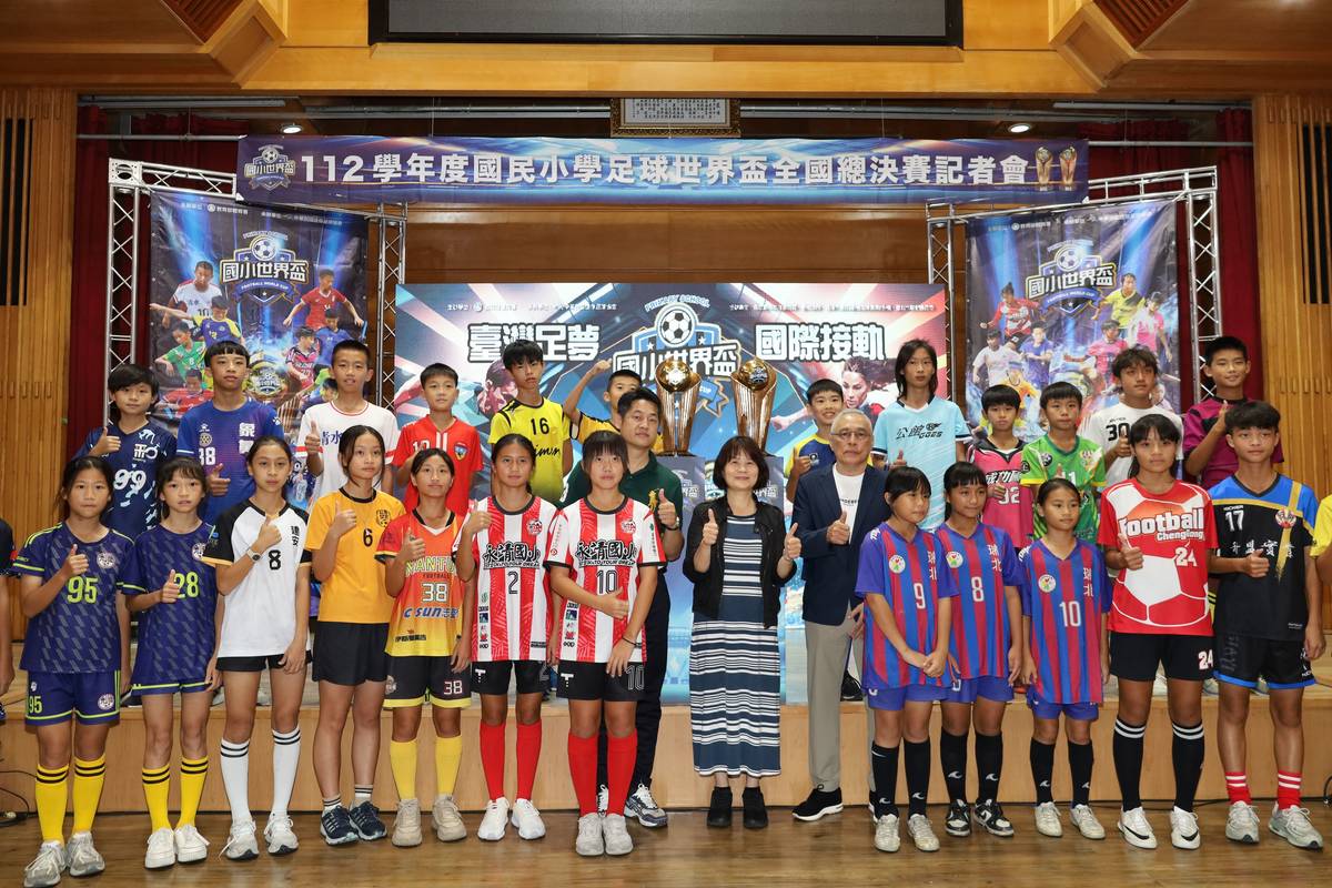 112學年度國小足球世界盃全國總決賽男女生組各16強角逐冠軍