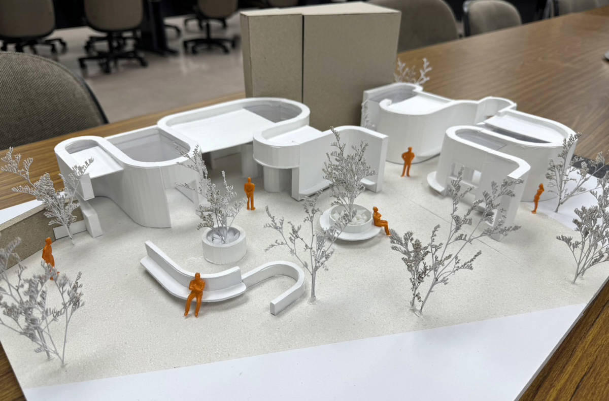 大葉大學空設系莊振彬「街角廁話－城市漫步的休憩驛站」模型(圖片來源：大葉大學提供)
