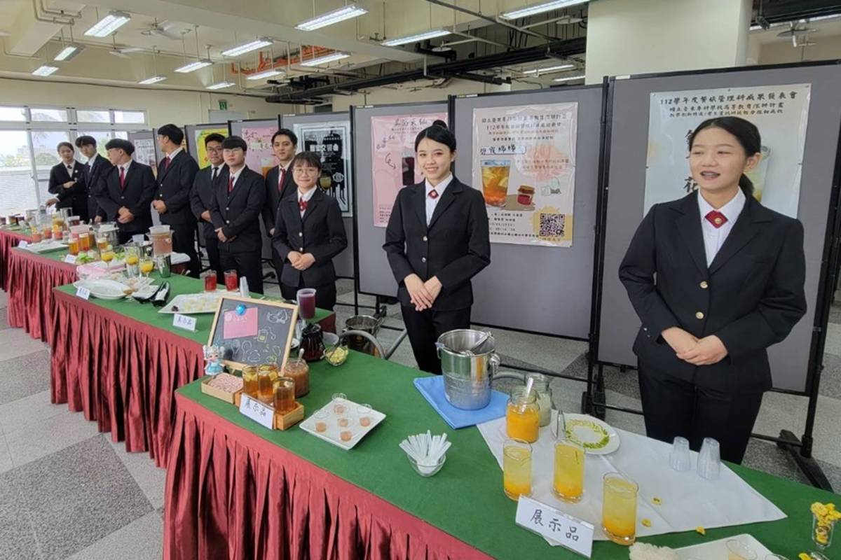 臺東專科學校餐旅管理科五專及二專畢業生聯合成果發表會，以「原食玖久」為主題辦理餐會，運用在地特色原鄉食材研發9道創意點心及9種飲料，呈現食材的原汁原味。