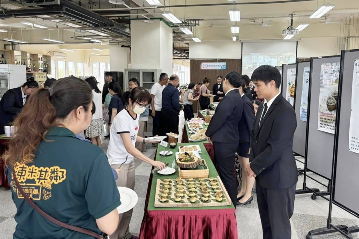 臺東專科學校餐旅管理科五專及二專畢業生聯合成果發表會，以「原食玖久」為主題辦理餐會，邀請校內師長及校外合作單位、飯店業者共襄盛舉。