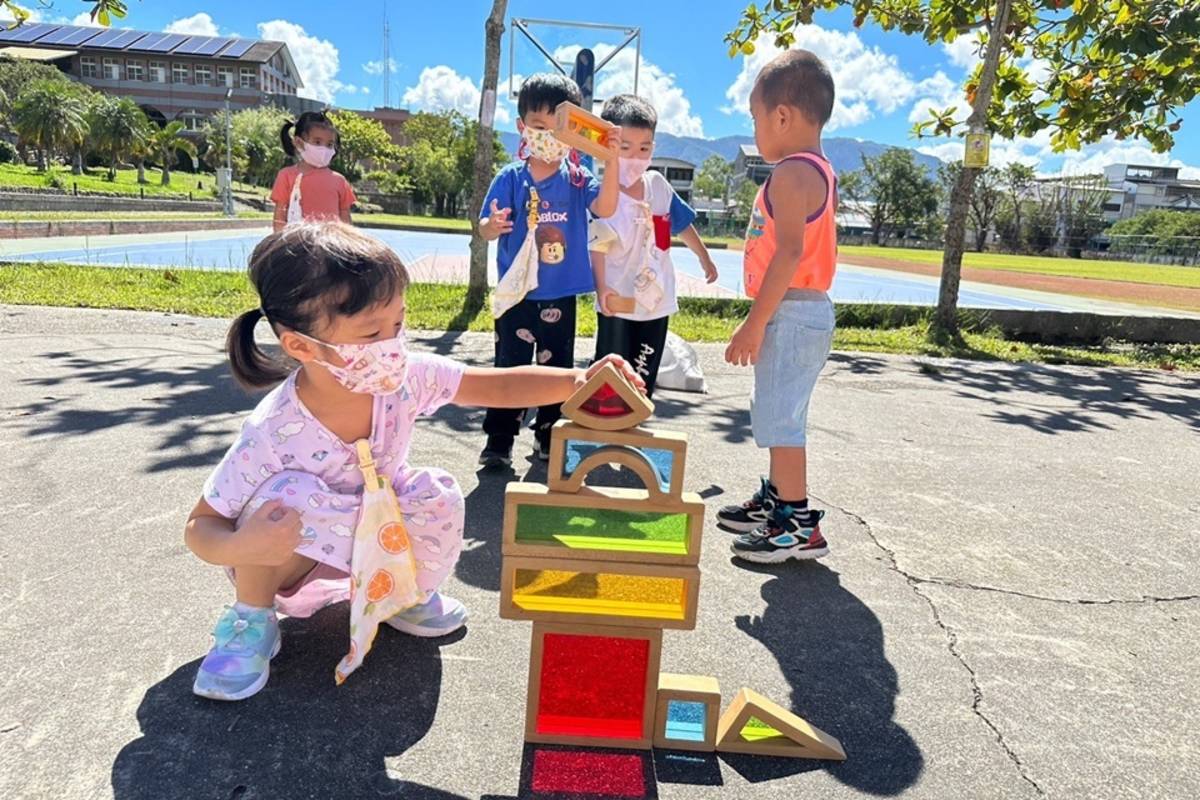 關山國小附設幼兒園師生共同參與建構「藝啟森活」美感基地，打造幼兒遊藝空間，榮獲教育部112年度校園美感環境再造全國優等。