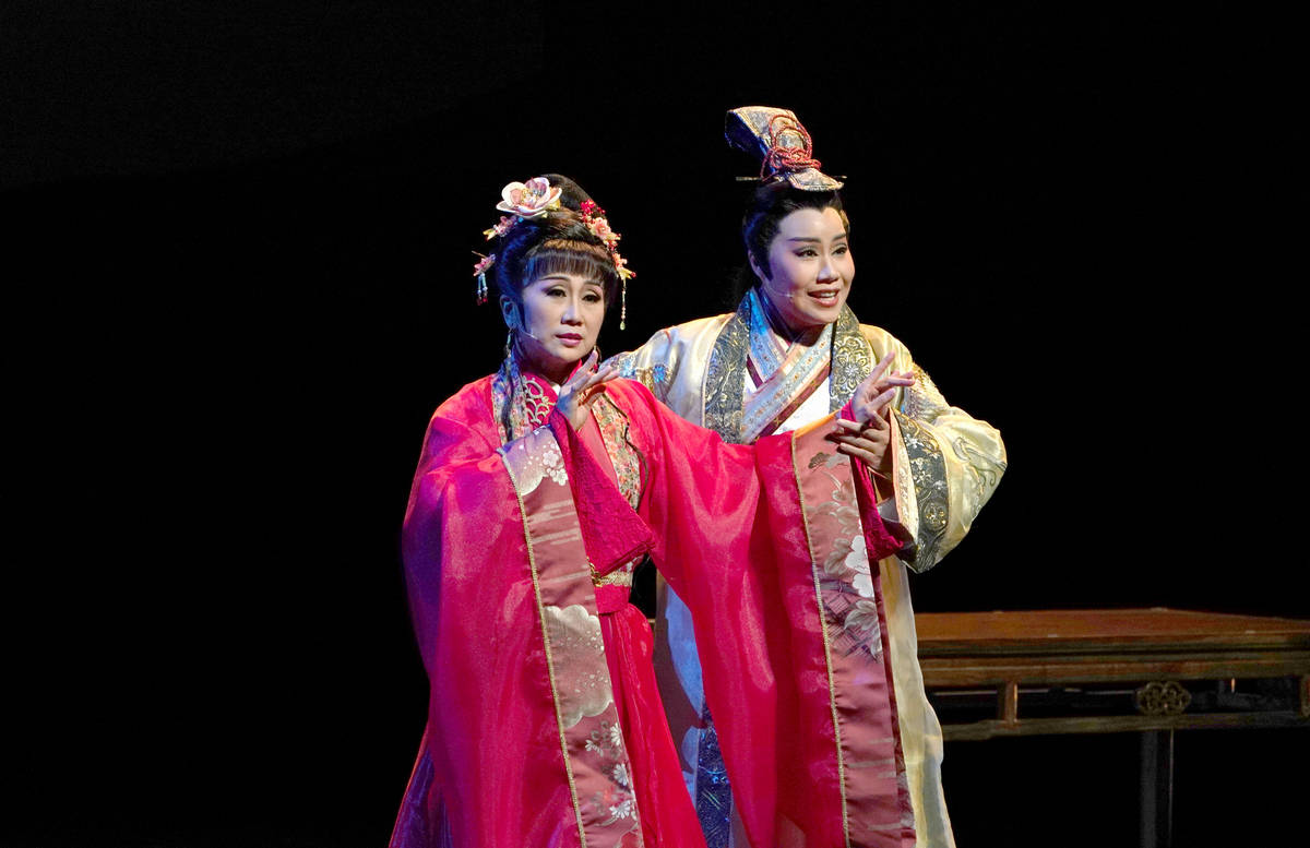 《兩生花劫》由張孟逸飾演安雪娘(左)、江亭瑩飾演崇親王
