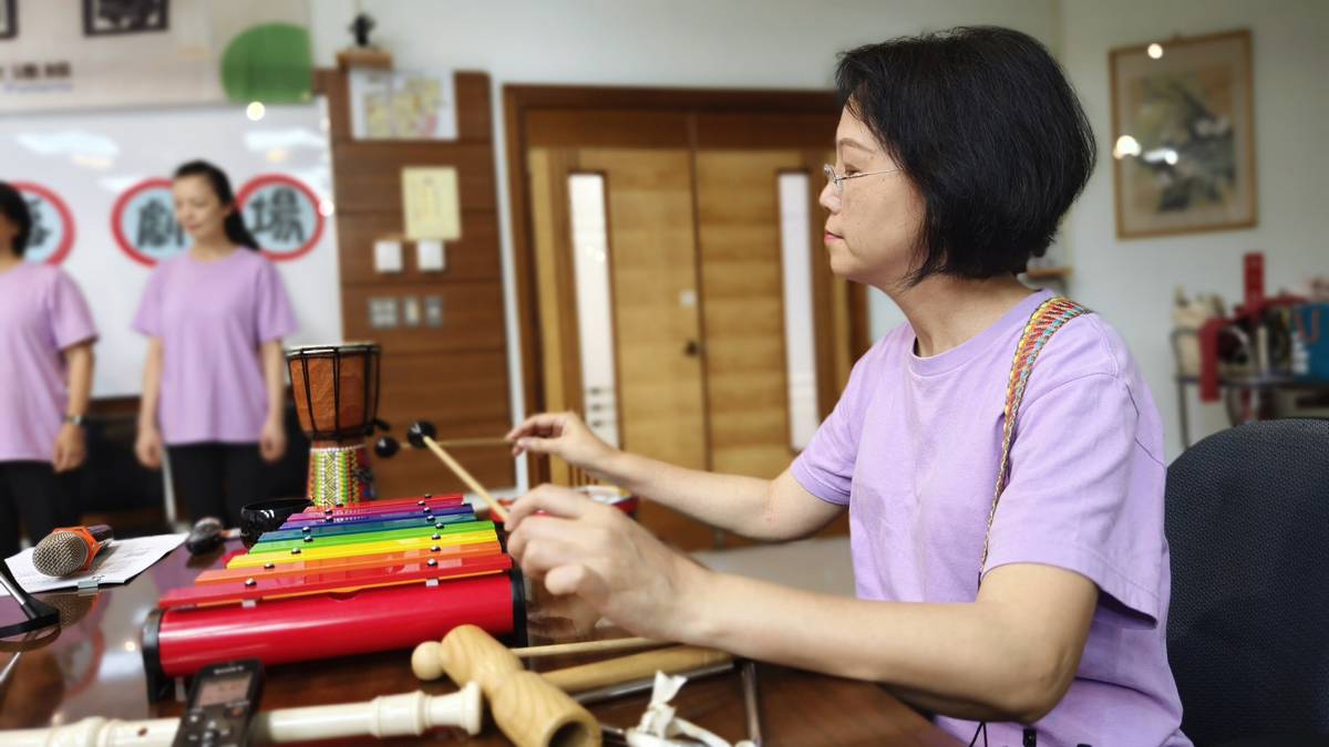 「全癌連」「愛呦劇團」「一人一故事劇場」樂師美麗即興彈奏生命篇章.jpg