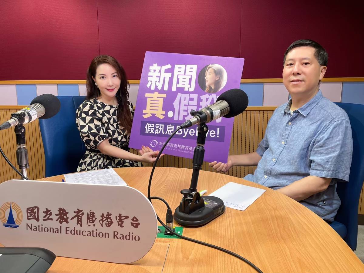 圖說：電視節目主持人汪浩接受國立教育廣播電台節目及Podcast節目《新聞真假掰》主持人黃兆徽專訪。