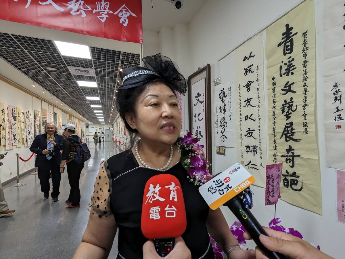 臺北市青溪新文藝學會理事長喻文芳表示，學會致力弘揚傳統藝術，推廣全民國防