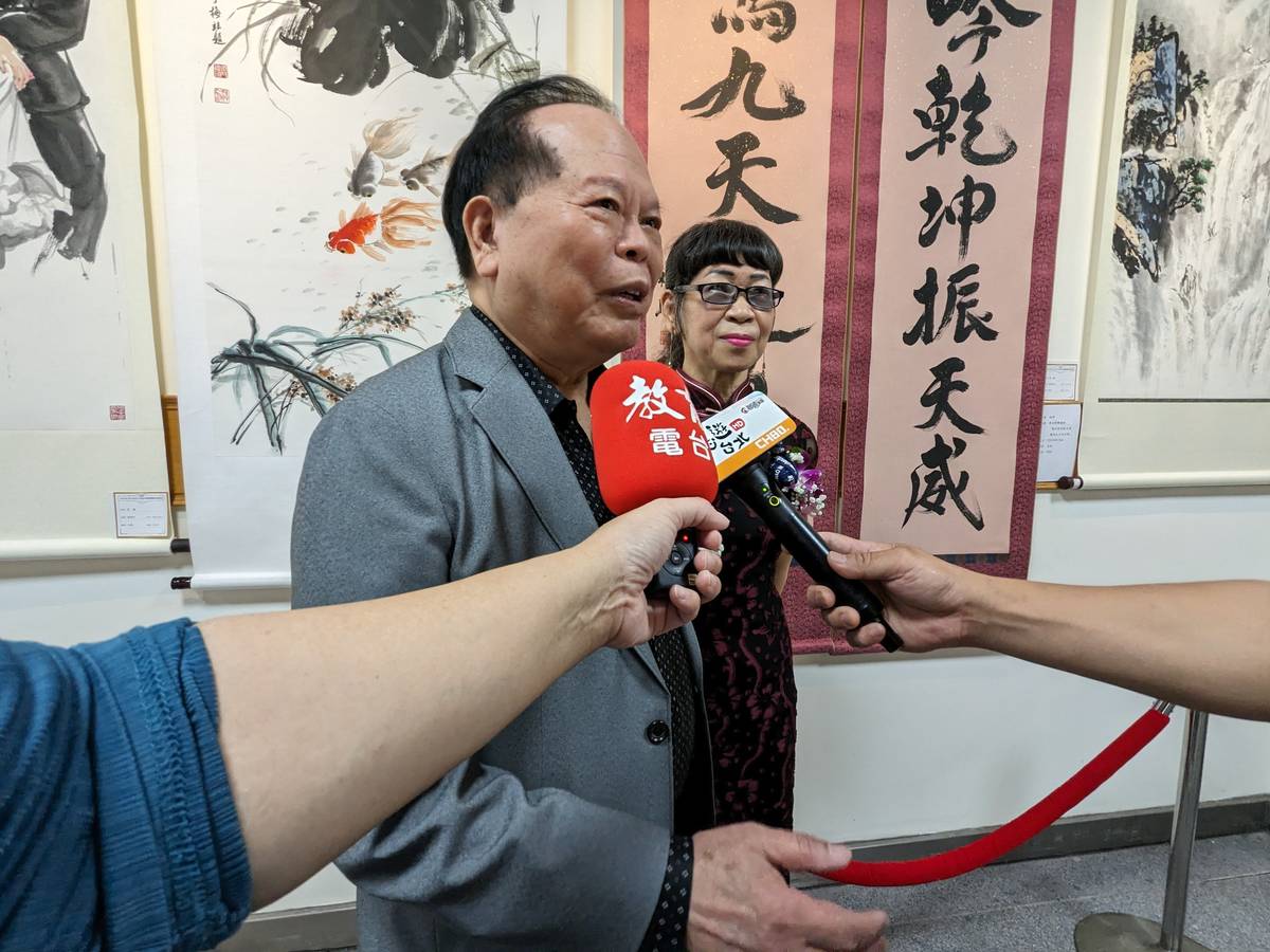 書法名家林暉以書法對聯捲軸祝福國運昌隆，並鼓舞國軍士氣

