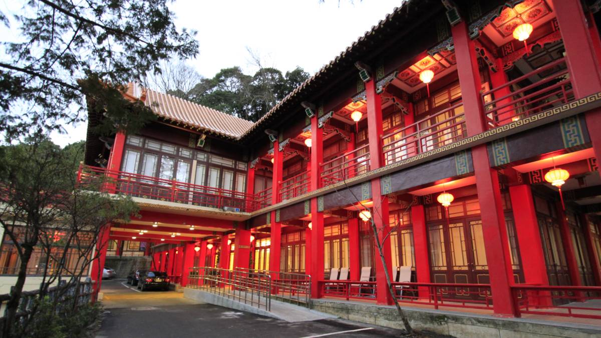 0403花蓮地震以來，不少民眾誤會梨山不能進去，梨山地區旅遊業正經歷十年來最嚴峻的挑戰。
事實上，到梨山旅遊的交通順暢，而且目前大梨山繁花盛開、風景優美，梨山賓館推出百萬獎勵振興方案，希望透過這次獎勵補助，刺激民眾到梨山旅遊。
