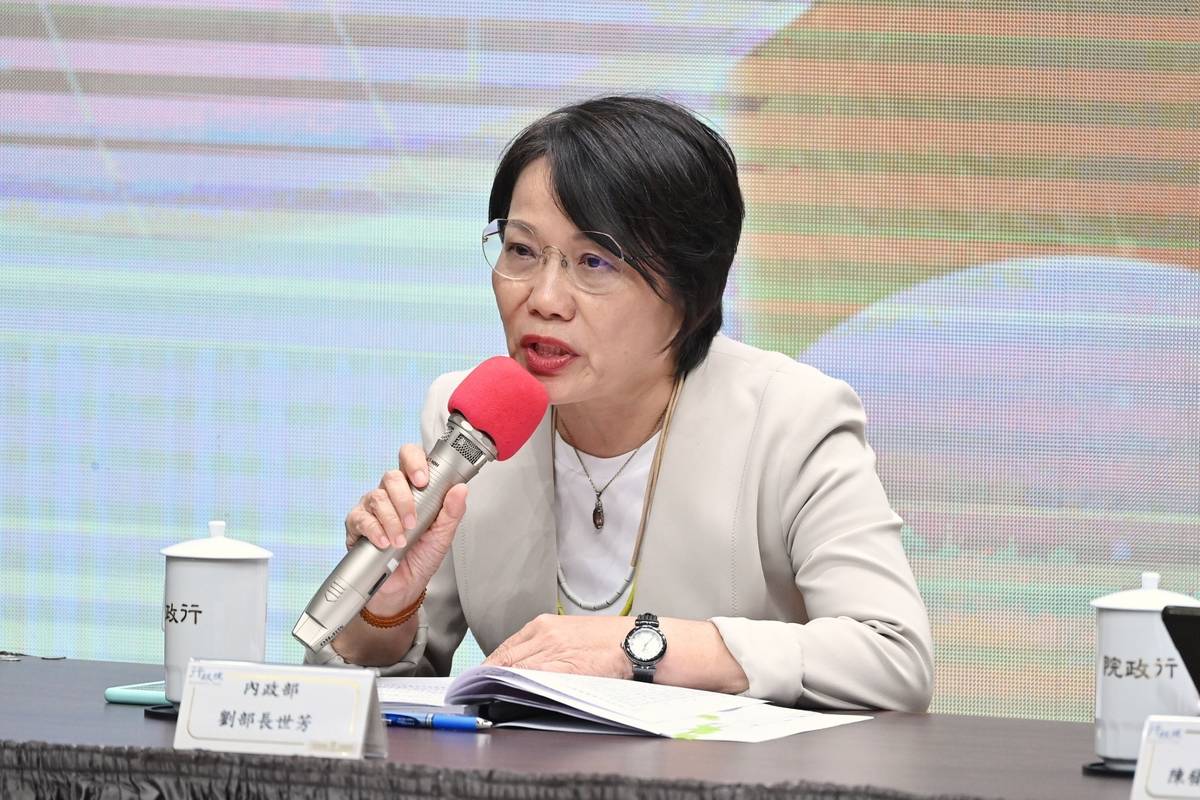 內政部部長劉世芳說明新住民權益保障法內容。(行政院提供)