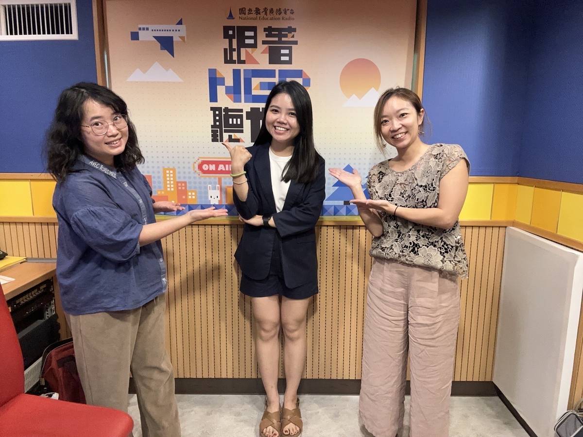由左至右為主持人梅英、來賓簡鈺樺營養師、主持人米果。