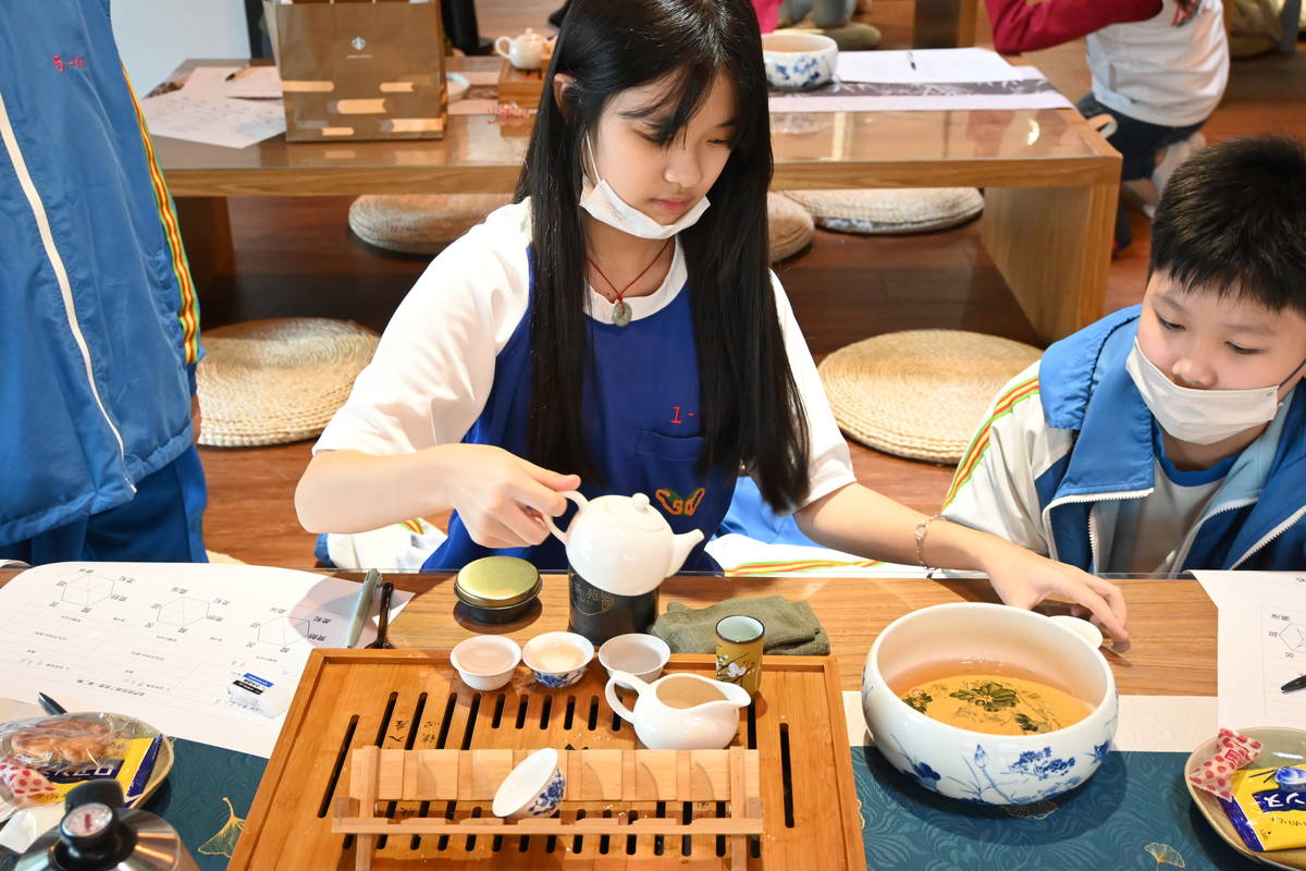 石碇高中開設茶風創藝特色課程在典雅的茶空間進行學習