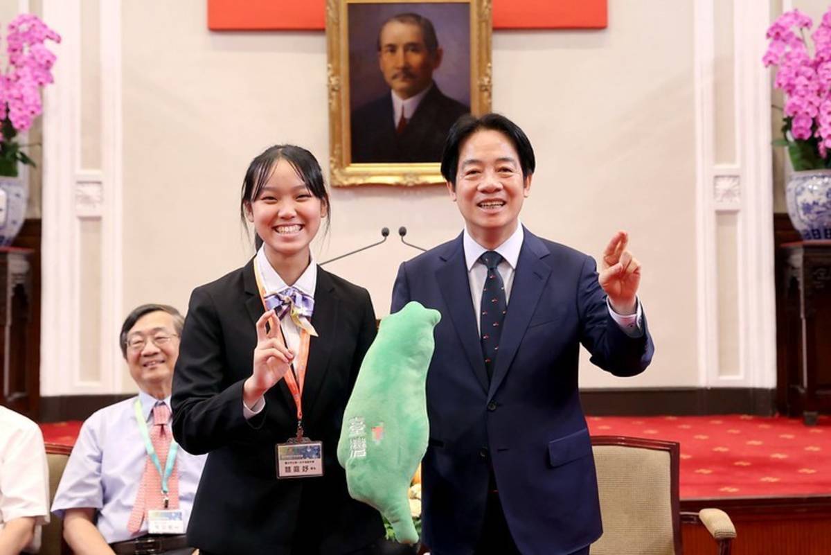 總統接見國際科展代表團 期許同學為臺灣科學發展貢獻力量(總統府提供)