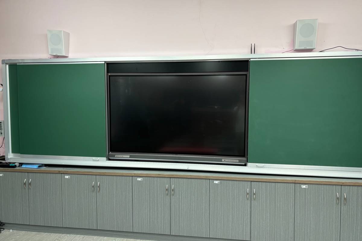 智慧型觸控大電視和琺瑯材質水擦黑板