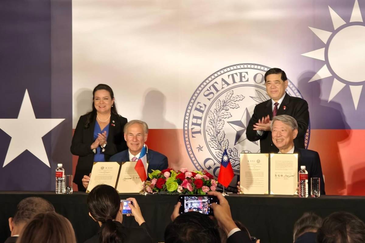經濟部長郭智輝與美國德州州長艾伯特（Greg Abbott），今天共同簽署「臺灣-德州經濟發展意向聲明」