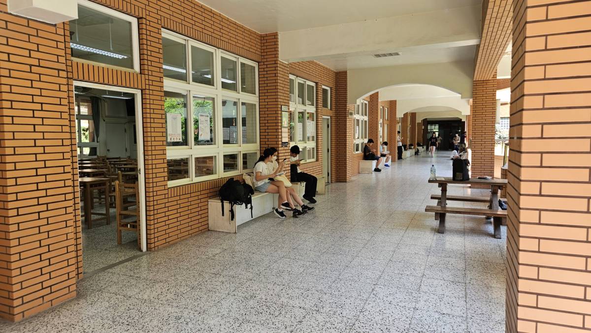 113學年度大學分科測驗登場，新北高中試場外