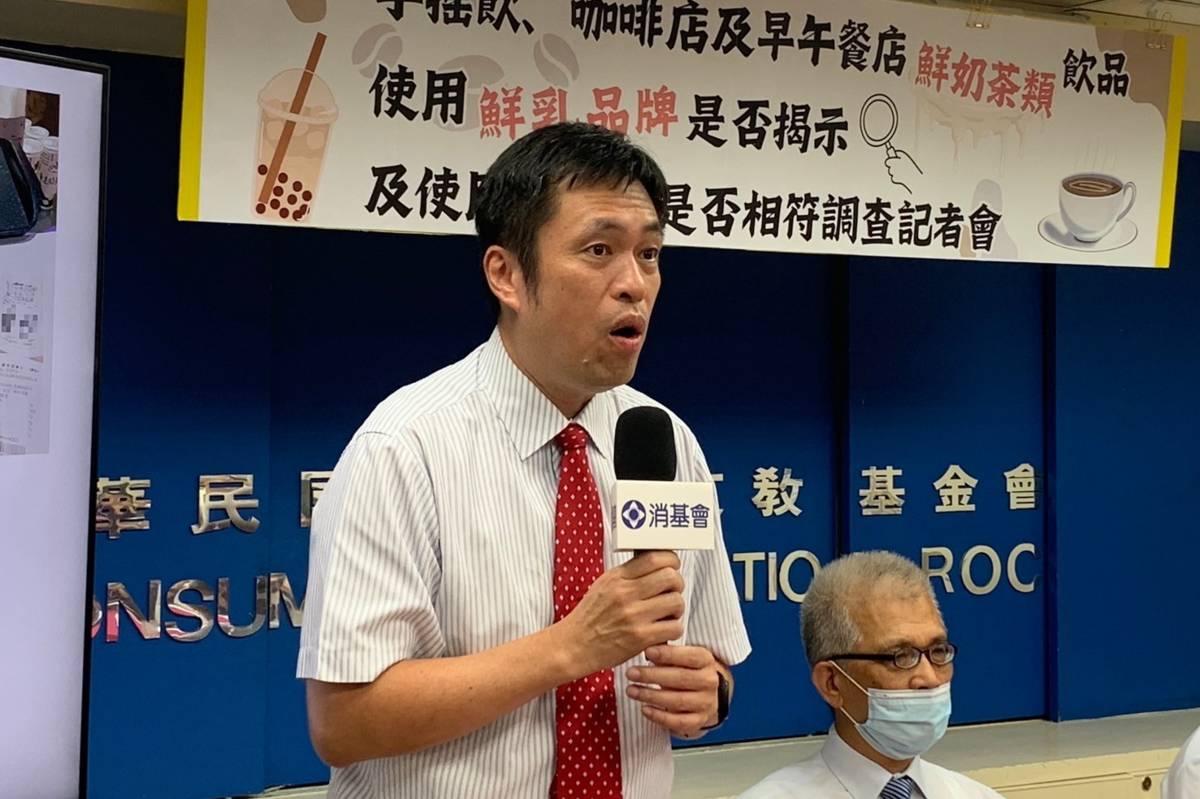 消基會副董事長徐則鈺說明，部分店家的鮮奶使用與消費者認知不一致 (消基會提供)