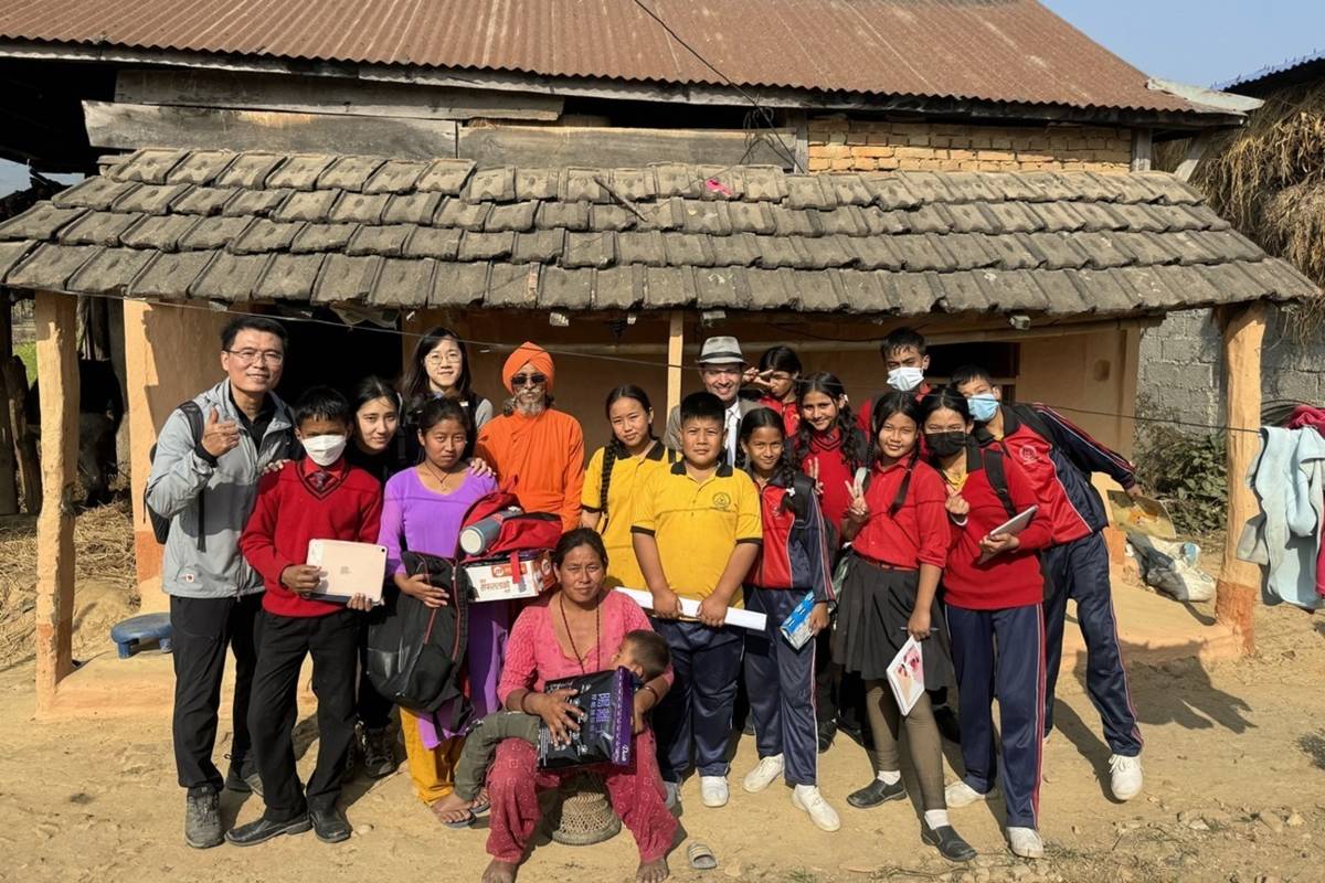輔仁大學國際史懷哲計畫師培生帶尼泊爾學生訪問當地貧窮家庭