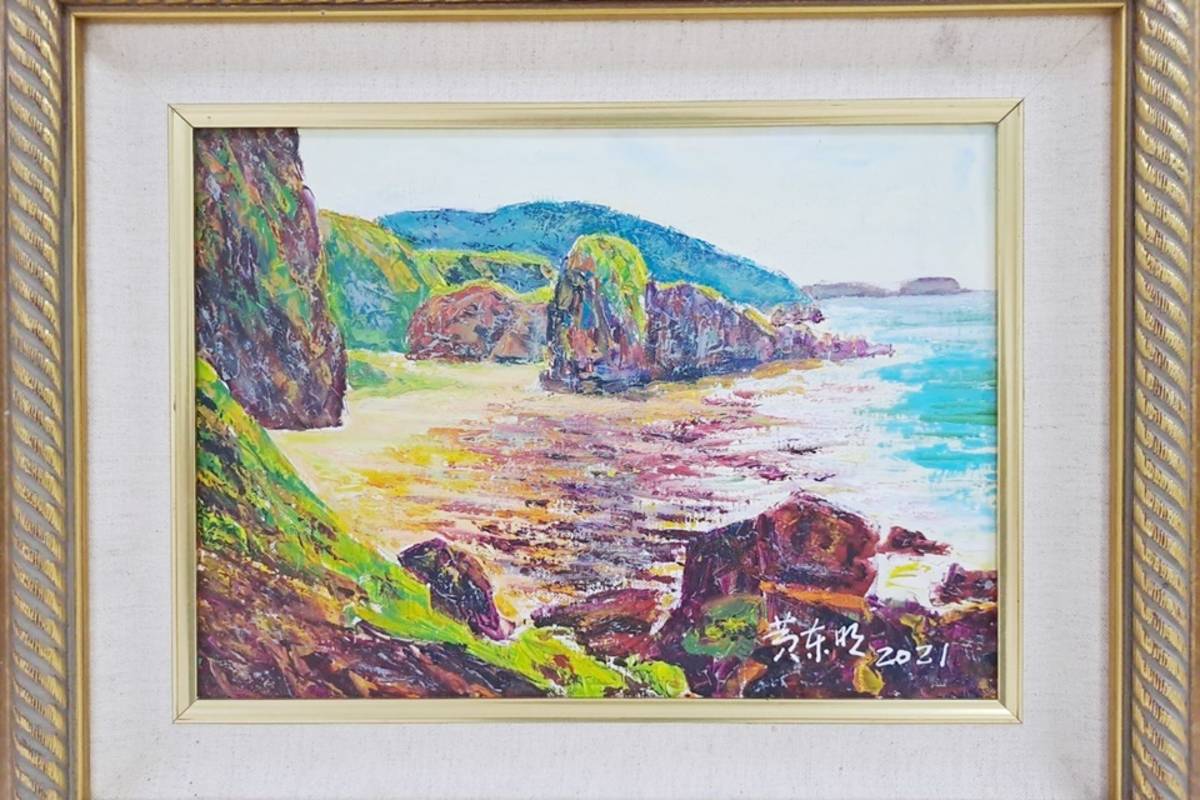 畫家黃東明此次展出作品皆為臺東相關風景題材，畫作鮮豔，肌理感強烈，呈現色彩的微妙變化。