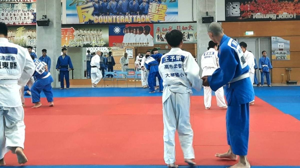 選手過招後握手表示尊敬，「以禮開始，以禮結束」是柔道運動的特點