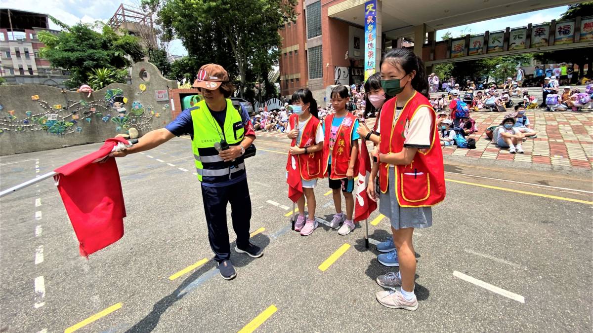 台中市大里區大元國小老師陳建宏規劃小隊長當領航員