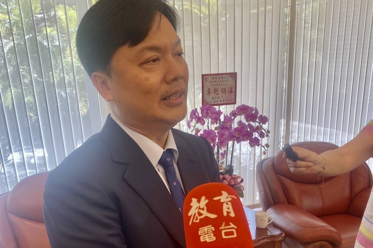 國立宜蘭大學今天(1日)舉辦「第七任校長就職暨新任主管布達典禮」，由國立宜蘭大學生物技術與動物科學系陳威戎特聘教授接任校長。