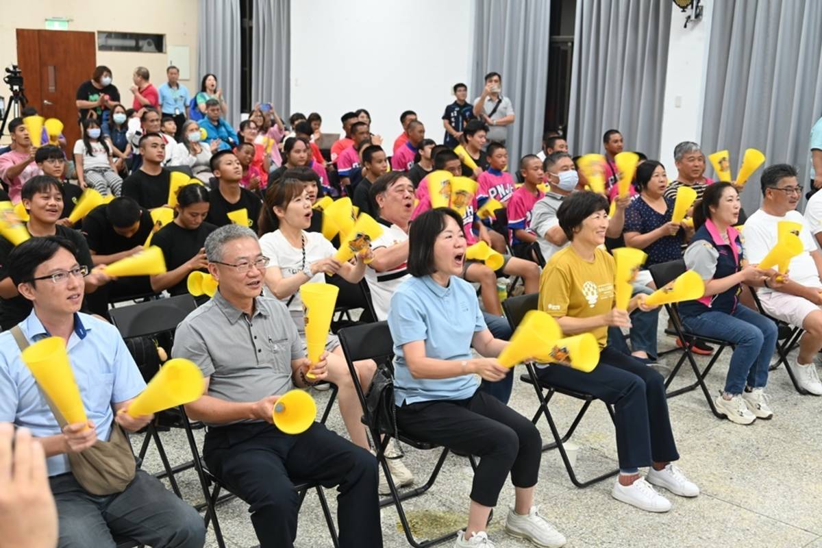 臺東子弟、我國舉重好手郭婞淳8日晚間出戰巴黎奧運，臺東縣府開放大禮堂直播賽事，邀請舉重運動重點發展學校師生同步觀賽應援，現場歡聲雷動。