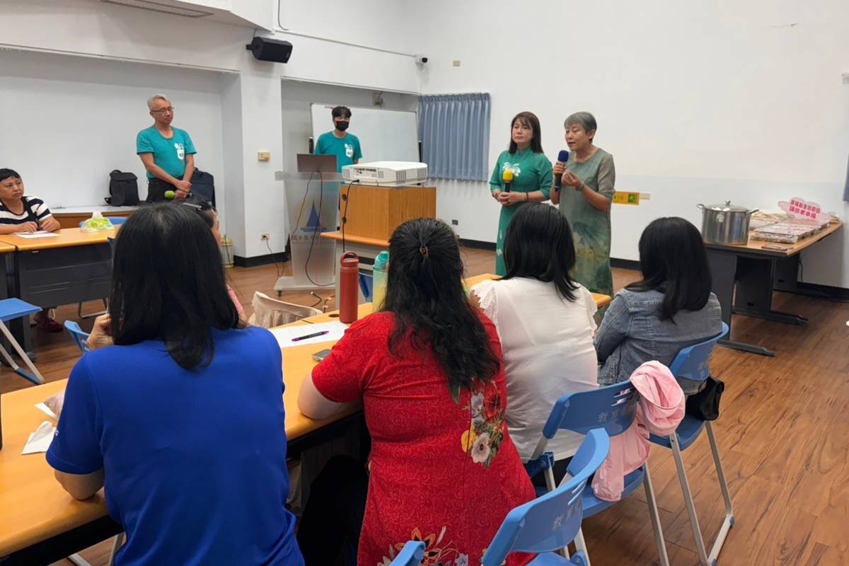 國立教育廣播電臺臺東分臺「幸福《新》生活」聽友會 主持人胡玉鳳與石寶莉