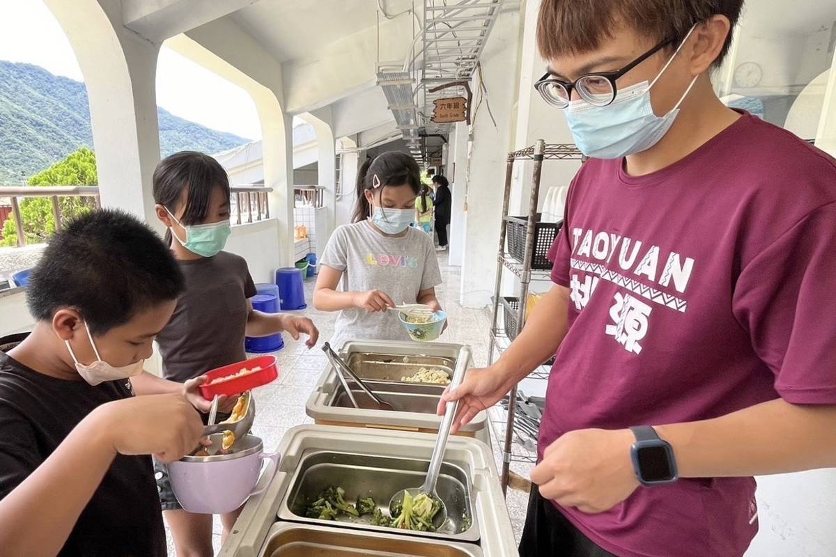 融入在地食材 桃源國小連二年獲午星獎