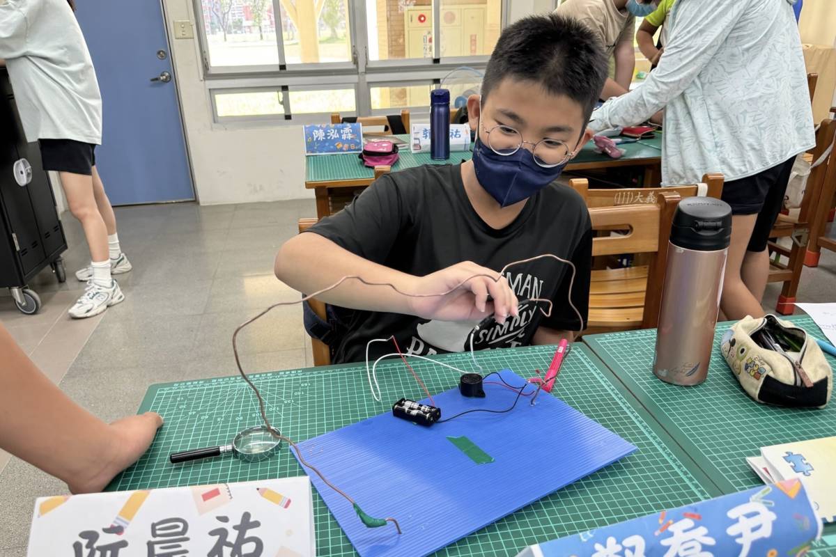 高科大舉辦史懷哲暑期新生培力營 帶國中生作中學