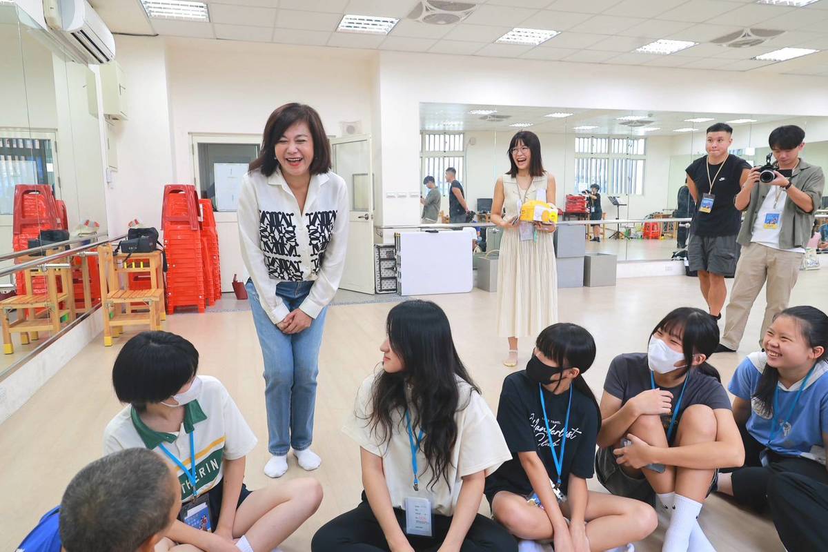 基隆青少年星光大道表演教室開麥拉 眾星雲集為學員勉勵