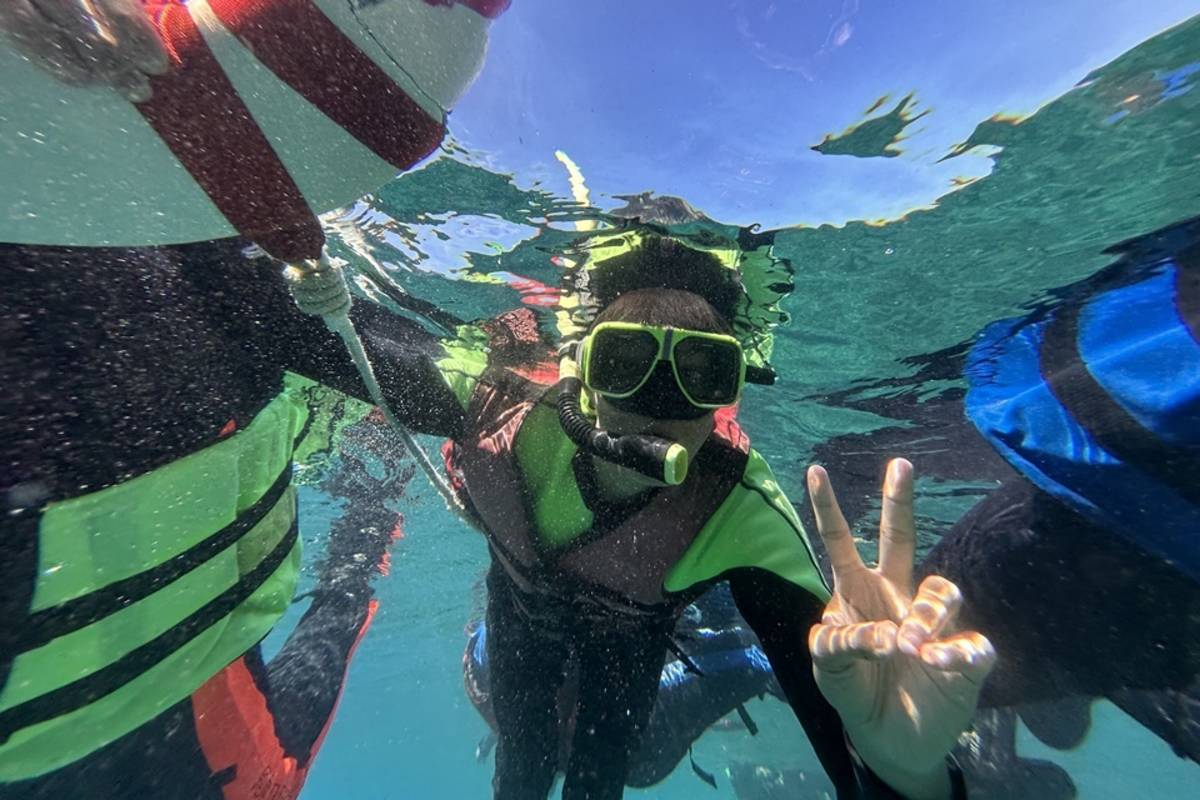 臺東家扶山角青少年據點在暑期安排綠島小旅行，除了探索綠島風貌與文化，也透過訪談專業職人激發青少年對未來職業的興趣與思考。