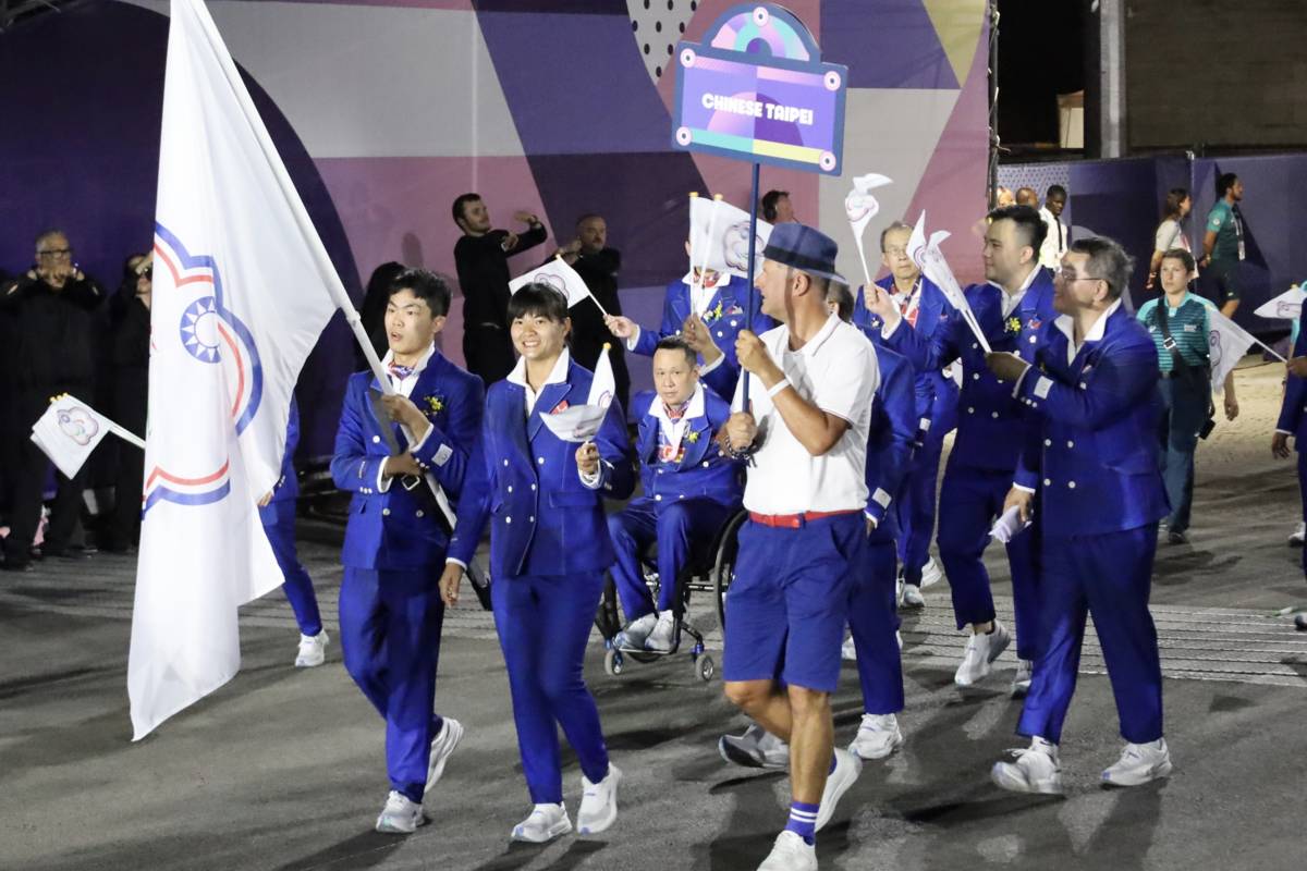 巴黎帕運我國代表團第150個出場　掌旗官陳柏諺、劉雅婷聯手領銜。(體育署提供)