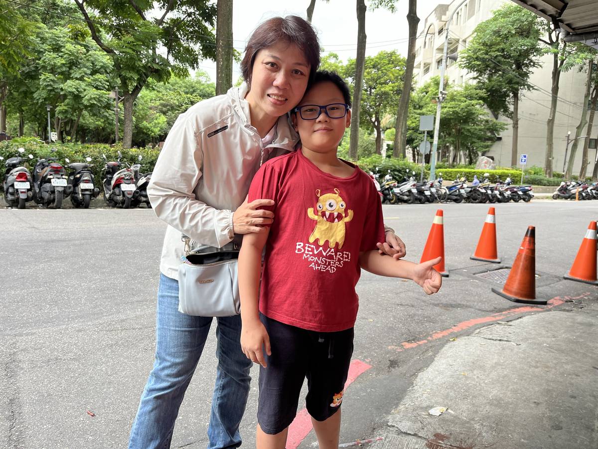 昌平國小陳俊亦同學感謝媽媽教他唱馬來西亞的兒歌「月亮風箏」