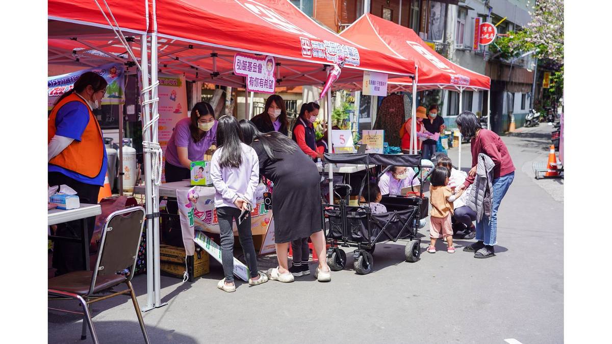 「梨山健康嘉年華」，於平等里環山部落-愛玉商店前廣場，提供整合式健康篩檢活動