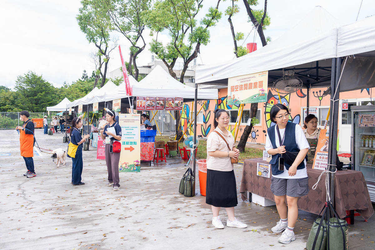 臺北市動物之家中繼園區首度結合美食市集攤位，舉辦認養市集派對