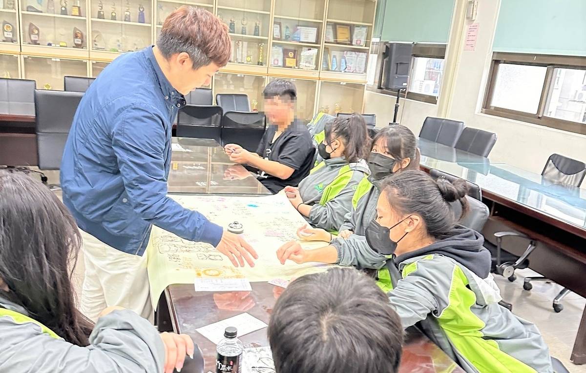高關懷課程-少輔會督導入班帶領法治教育主題，建立正確法治觀念(照片非當事人)