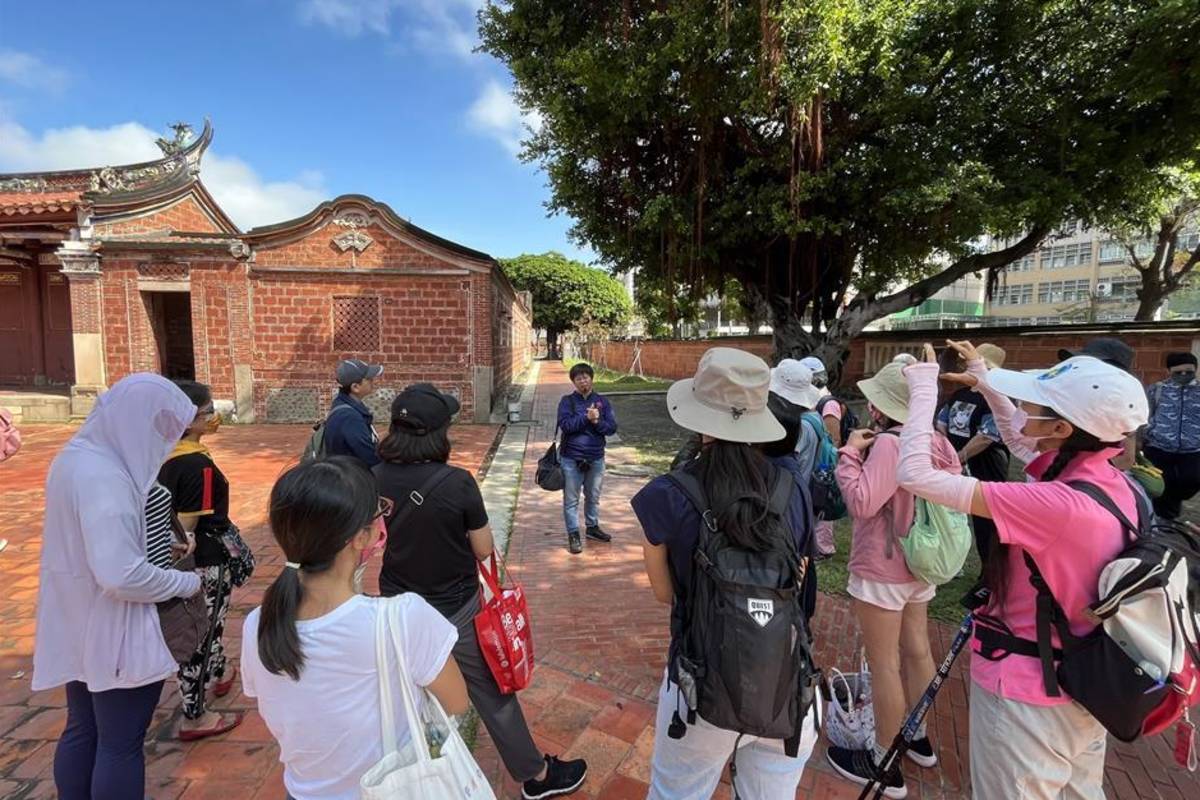 鹿港輕旅行帶領民眾體驗鹿港古蹟魅力(圖片來源：彰化縣文化局提供)