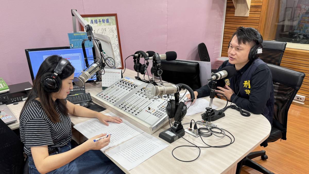 陳建安副隊長(右)分享近期常見的詐騙手法