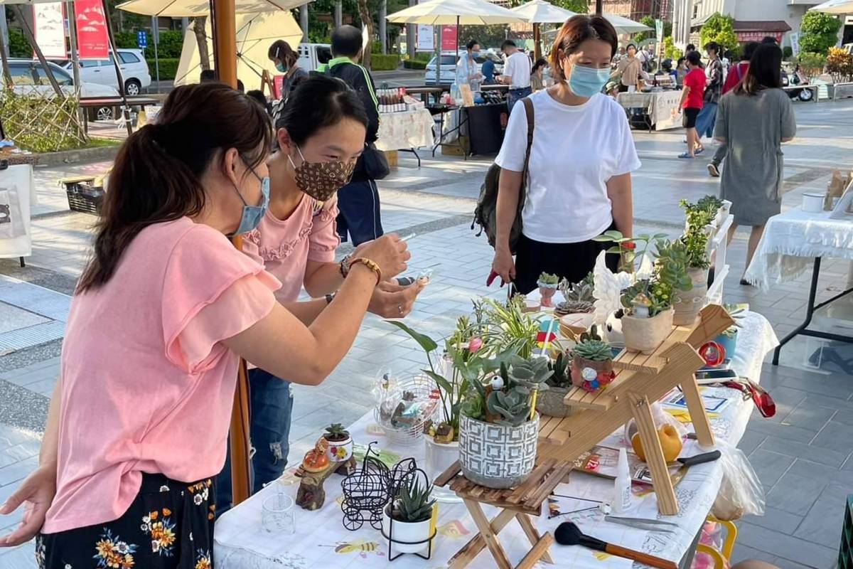 10月份的卦山市集以插畫風為主題(圖片來源：彰化縣文化局提供)