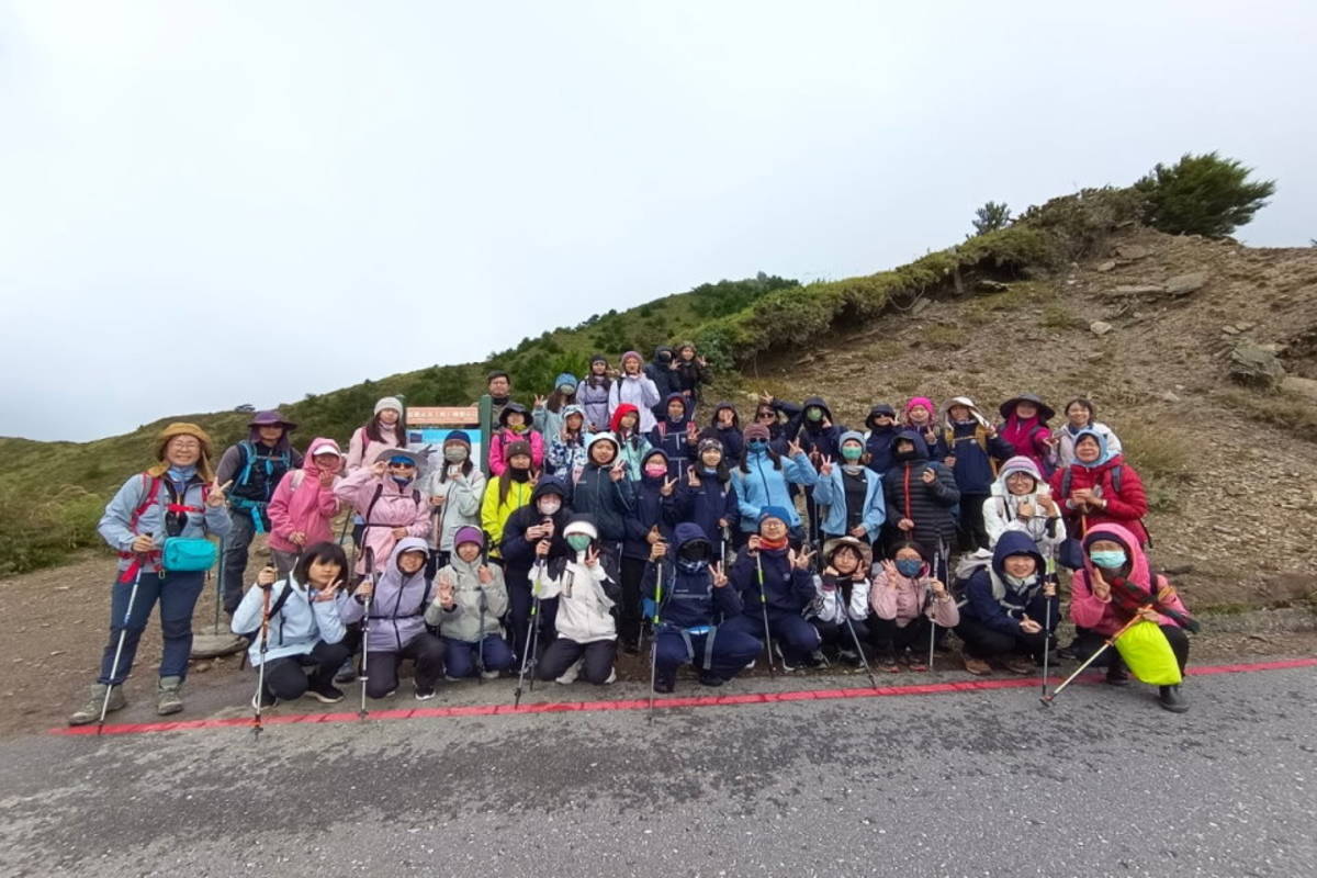 福智高中成年禮合歡北峰登山口合照。（圖:福智高中提供）