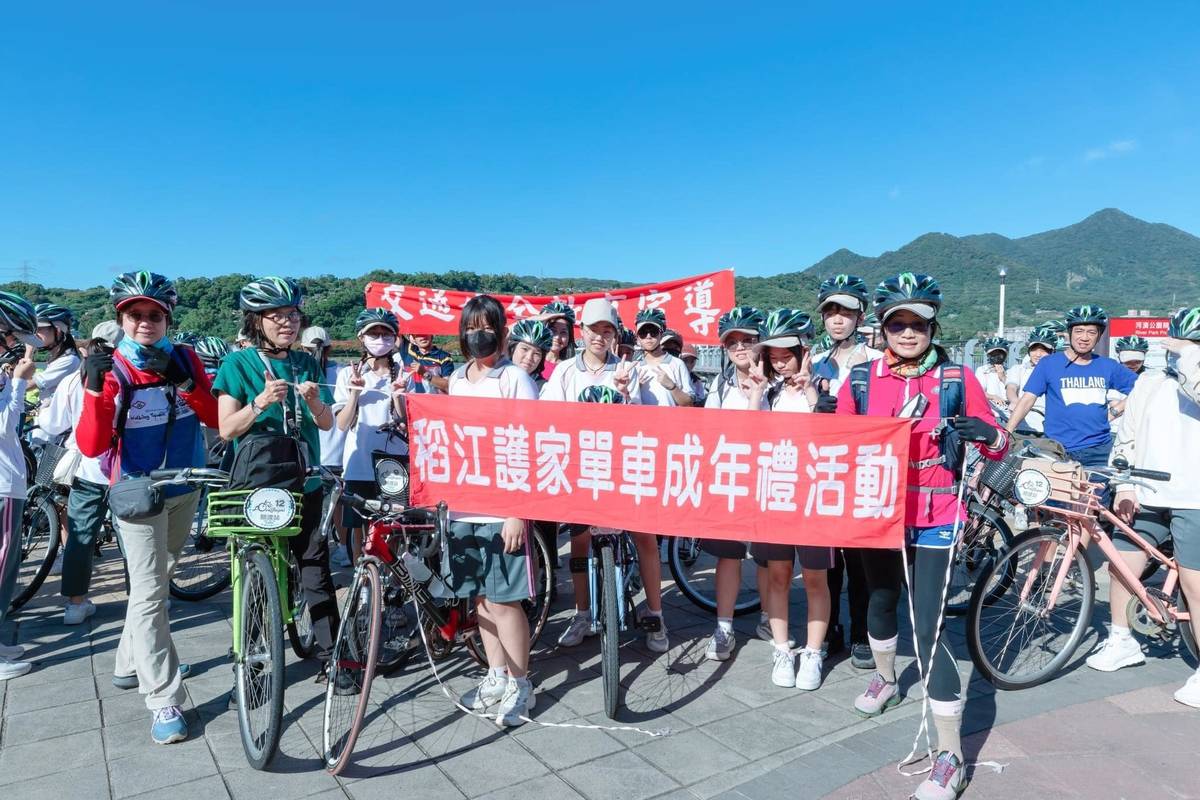 親師生憑藉運動精神及毅力，相互鼓舞，4小時抵達木柵動物園自行車廣場