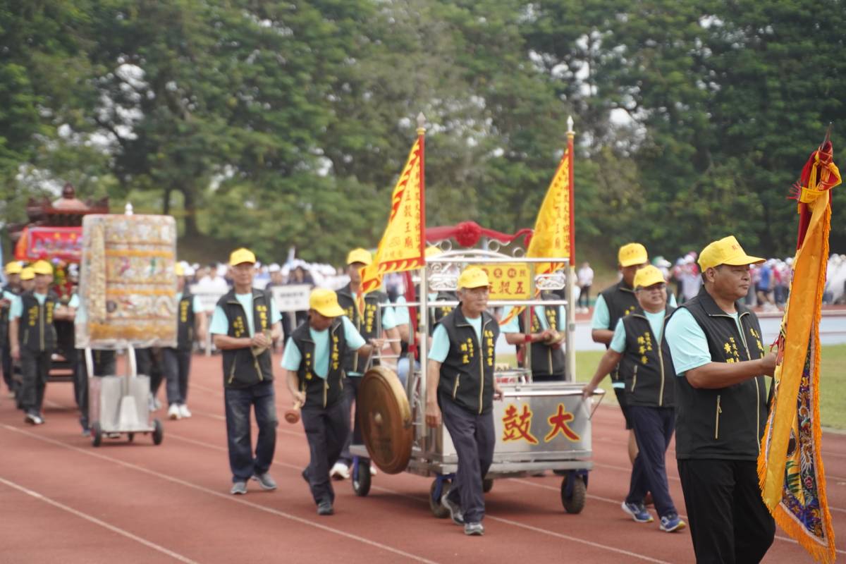 慶祝35週年校慶 中正大學迎來神農大帝與運動員繞場