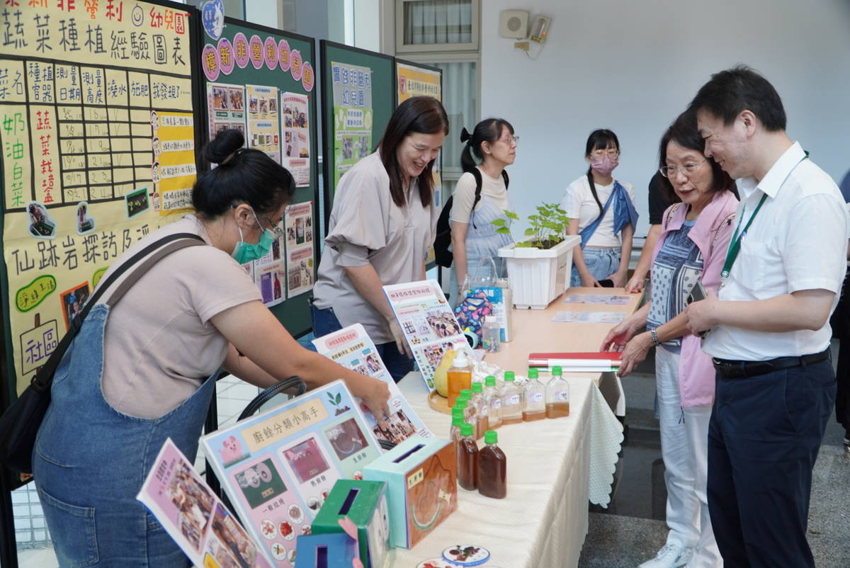 北護大學生課程專題及幼兒園所、社區里民共同進行靜態成果展示。(北護大提供)