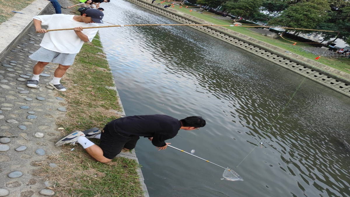 康堤釣魚趣通識課，90%學生都釣到魚