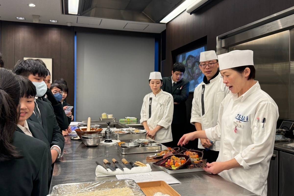 開平餐飲學校與日本辻調理師專門學校長期合作，進行多元交流