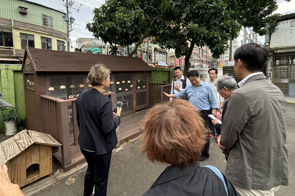 日本校園犬協會代表團參訪龍岡國小的生命教育園區