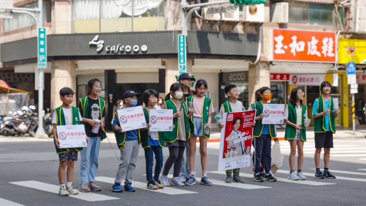 112學年度「校園菸檳危害防制教育推廣」績效優等-臺北市中山區懷生國小-112學年度全五年級加大學生志工及環保局清潔隊共百人於東區推廣「減少環境中菸蒂的三手菸危害之菸蒂不落地」