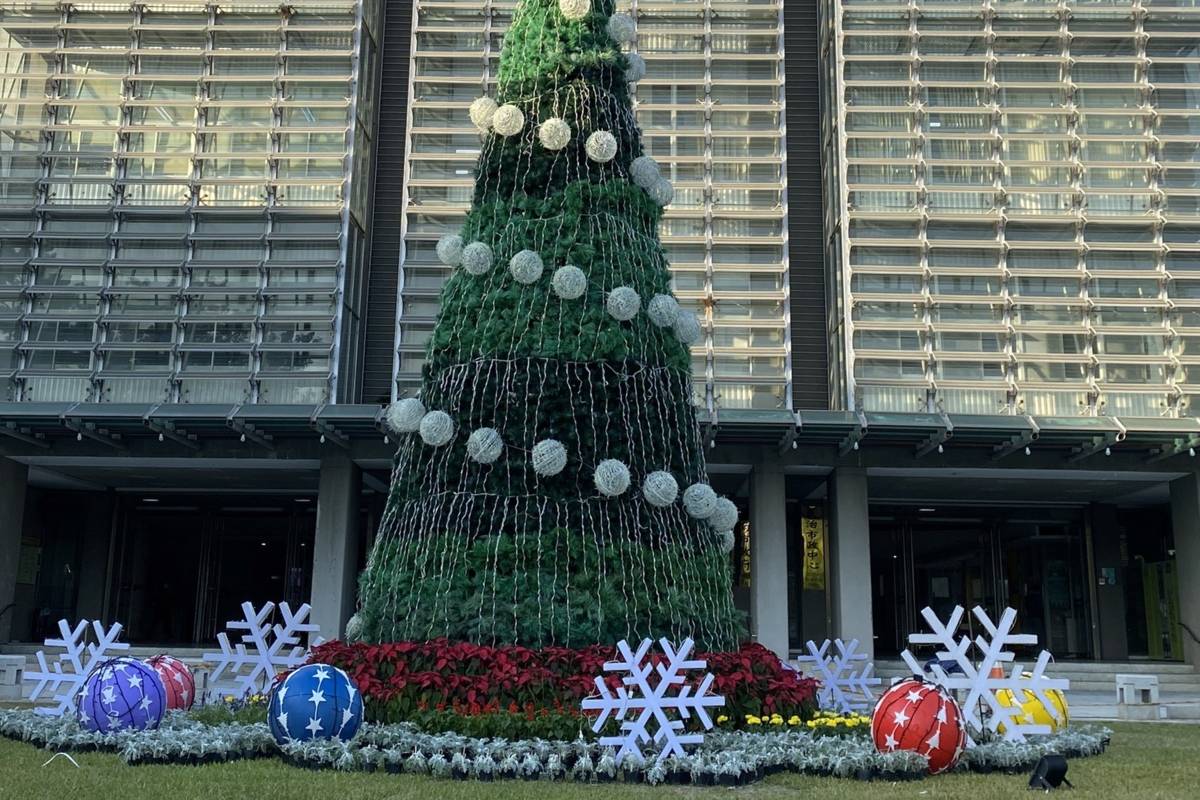 慶祝聖誕節 南市府民治中心舉辦耶誕點燈活動